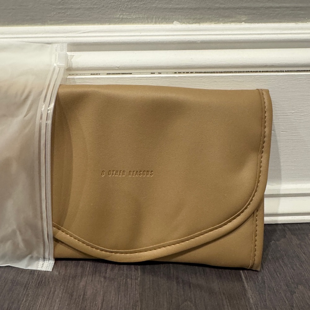 🎊HP🎉 NWT 8 Other Reasons Tan Travel Makeup and Accessories Bag - Picture 3 of 4